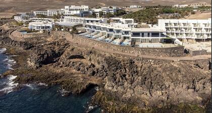 Villa Alpeilla ja upeat näkymät merelle ja vuorille