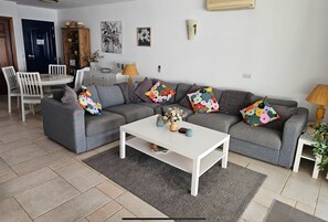 Smart TV, books - Villa With Private Heated Pool And Spectacular Sea And Mountain Views (PUERTO CALERO)