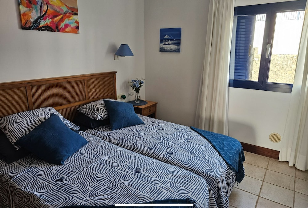 Villa With Private Heated Pool And Spectacular Sea And Mountain Views - Lanzarote