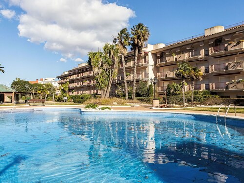 Lovely apartment for 4 people with WIFI, A/C, pool, TV and balcony