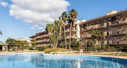 Lovely apartment for 4 people with WIFI, A/C, pool, TV and balcony