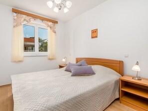 1 bedroom, free WiFi - Beautiful apartment for 4 people with A/C, WIFI, pool, TV and patio (Senj)