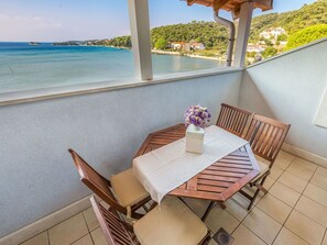 Outdoor dining - Beautiful apartment for 4 people with A/C, WIFI, pool, TV and patio (Senj)