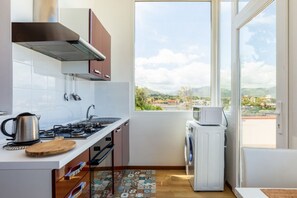 Kühlschrank, Mikrowelle, Ofen, Herdplatte