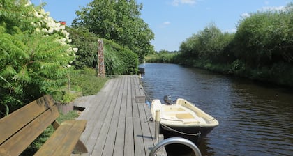 Ferienaus am Wasser, embarcadero, natación, pesca, paseos en bote, sauna, paseo para perros, WiFi