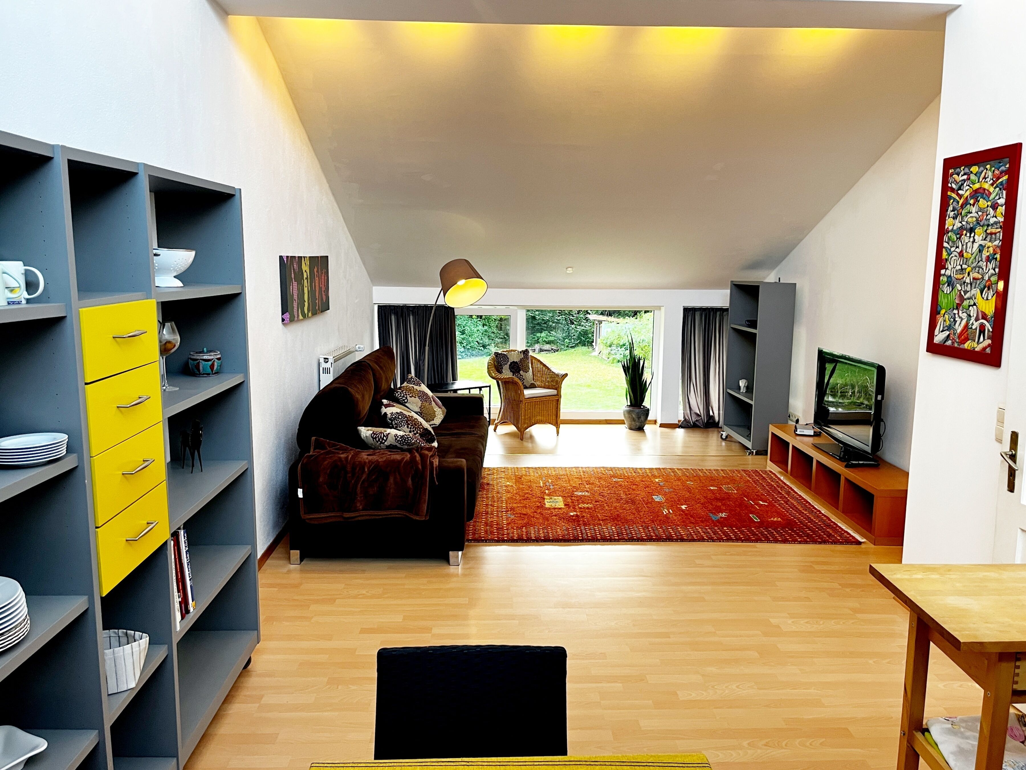 Fernseher, Bücher, Musikbibliothek, Stereoanlage