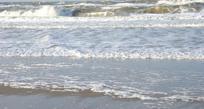 Cozy apartment by the sea, w/ parquet w/ a south-facing balcony & indoor pool