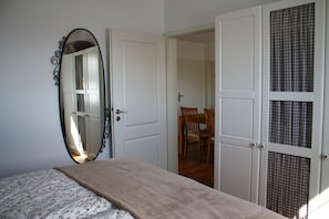 2 bedrooms, iron/ironing board, travel cot, free WiFi - Morning sun - balcony, barbecue area, close to the Bodden, Baltic Sea 6km away, washing machine (Born)