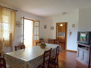 Dining - Apartment with pool, garden. Dogs are welcome.  (Camaiore)
