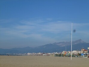 Beach - Apartment with pool, garden. Dogs are welcome.  (Camaiore)