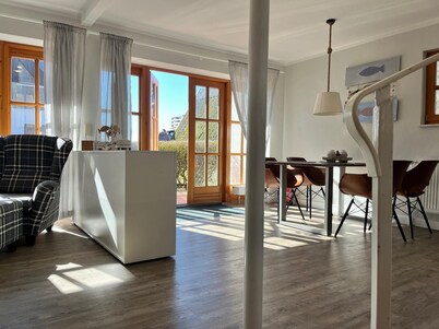 Dream location Mönchgut, Rügen, thatched vacation home surrounded by the sea