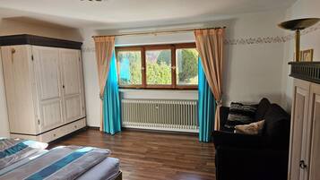 1 Schlafzimmer, Zimmersafe, BĂŒgeleisen/BĂŒgelbrett, kostenloses WLAN