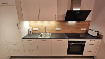 Kühlschrank, Ofen, Herdplatte, Geschirrspüler