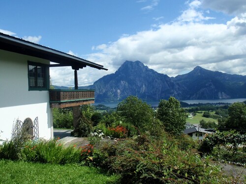 Landhaus Traunsee-Blick: magnificent mountain and lake panorama, private pool