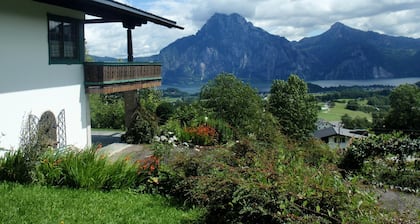 Landhaus Traunsee-Blick: magnificent mountain and lake panorama, private pool