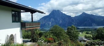 Landhaus Traunsee-Blick: magnificent mountain and lake panorama, private pool