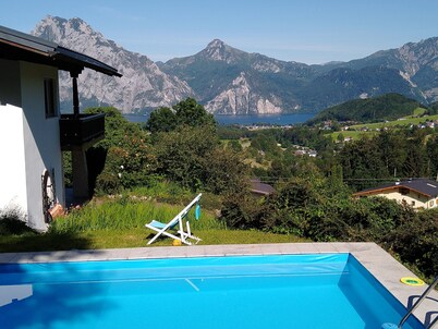 Landhaus Traunsee-Blick: magnificent mountain and lake panorama, private pool