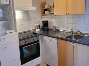 Refrigerador, horno y lavavajillas 