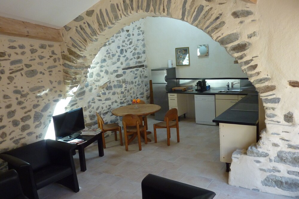 Terrace, large kitchen, WLAN, high quality equipped! Garden 2 min from the house