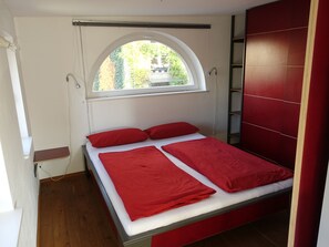1 bedroom, free WiFi, bed sheets