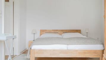 1 bedroom, travel crib, free WiFi, bed sheets