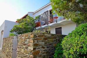Exterior - Very nice house right by the sea with a wonderful panorama! New:Air conditioning (Banyuls-Sur-Mer)