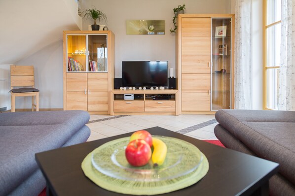 TV, DVD player, books, stereo