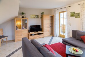 TV, DVD player, books, stereo