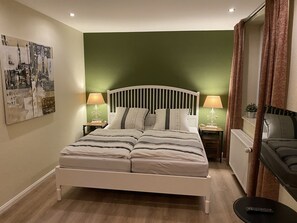 5 عدّة غرف نوم ومكواة/لوح كي وواي فاي مجانًا وملاءات أسرّة