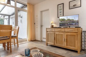 Fernseher, DVD-Player, Stereoanlage