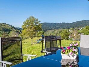Outdoor dining - Dream home: sauna, fireplace, great view, bbq, fenced garden, playground, kids room (Alpirsbach)