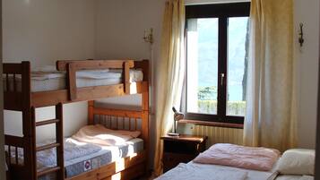 4 bedrooms, bed sheets