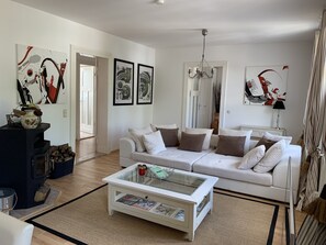 Smart-TV, peis og bøker