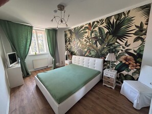 2 soverom, strykejern/-brett, reiseseng for barn og wi-fi (inkludert)