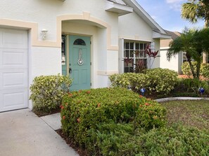 Exterior detail - Fantastic location directly on the lake, with pool and sun terrace on the west side (Fort Myers)