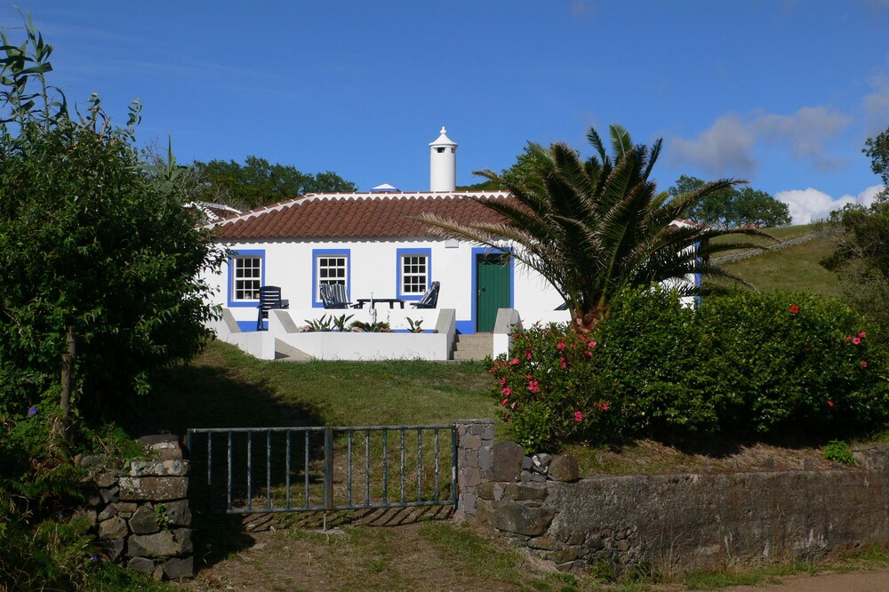 Country home in a quiet, sunny location