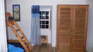 2 habitaciones, cuna de viaje, wifi gratis y ropa de cama