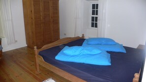 2 habitaciones, cuna de viaje, wifi gratis y ropa de cama