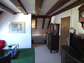 Interior - Apartment with shower (3 stars, DTV-Classified) (Traben-Trarbach)