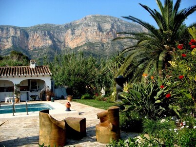 Chalet Montgo – Guest house of a Finca