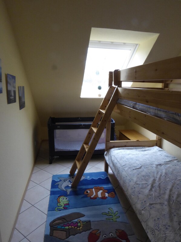 2 bedrooms, desk, travel cot, free WiFi