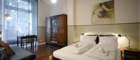 3 Schlafzimmer, Schreibtisch, Bügeleisen/Bügelbrett, Reisekinderbett