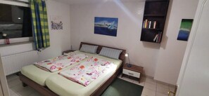 1 Schlafzimmer, Reisekinderbett, kostenloses WLAN, Bettwäsche