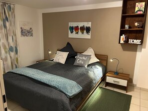 1 chambre, lit parapluie, Wi-Fi gratuit, draps fournis