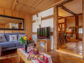 Smart TV, fireplace, DVD player, books - Historic Gerberhaus - Romantic with Sauna, fireplace, handmade furniture, wifi (Alpirsbach)