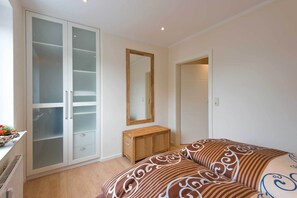 1 bedroom, iron/ironing board, travel cot, free WiFi - High quality apartment, Büsum, W-Lan, 200m to the beach, 300m to the center, promenade (Büsum)