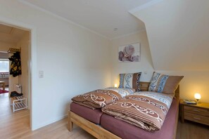 1 bedroom, iron/ironing board, travel cot, free WiFi - High quality apartment, Büsum, W-Lan, 200m to the beach, 300m to the center, promenade (Büsum)