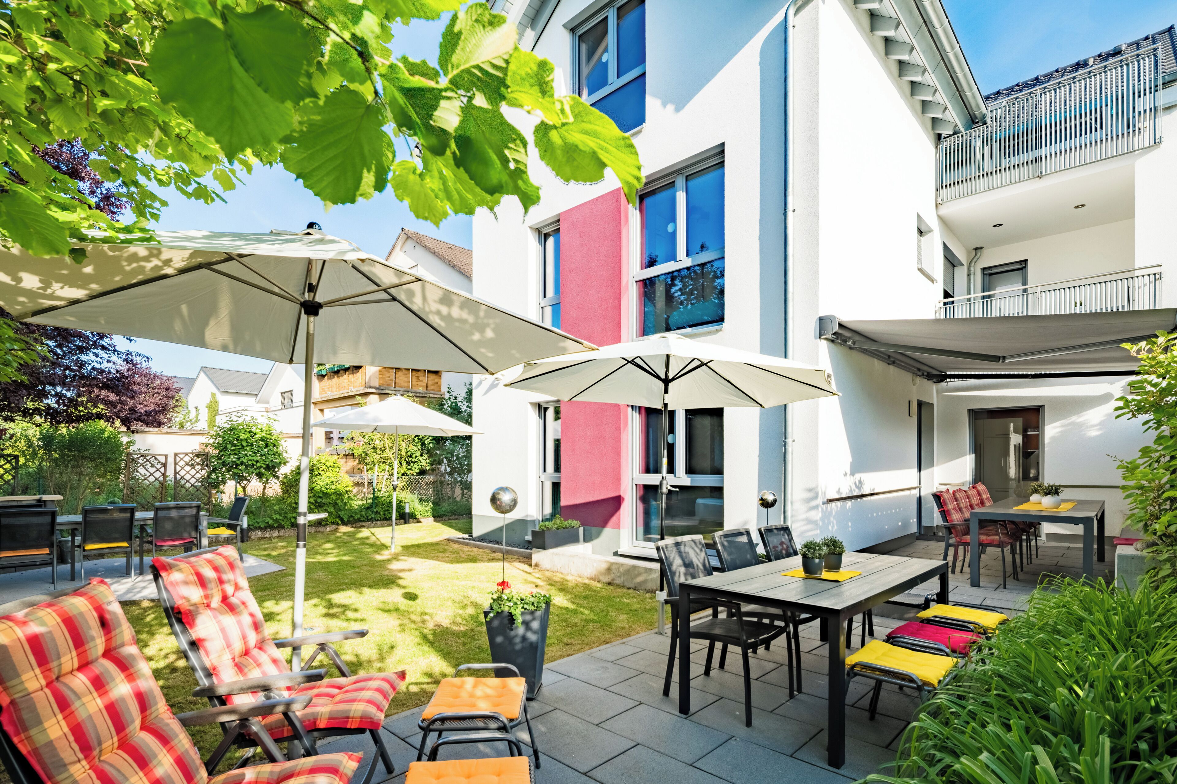 Gartenwohnung mit eigener Terrasse und Gartennutzung + Grillplatz