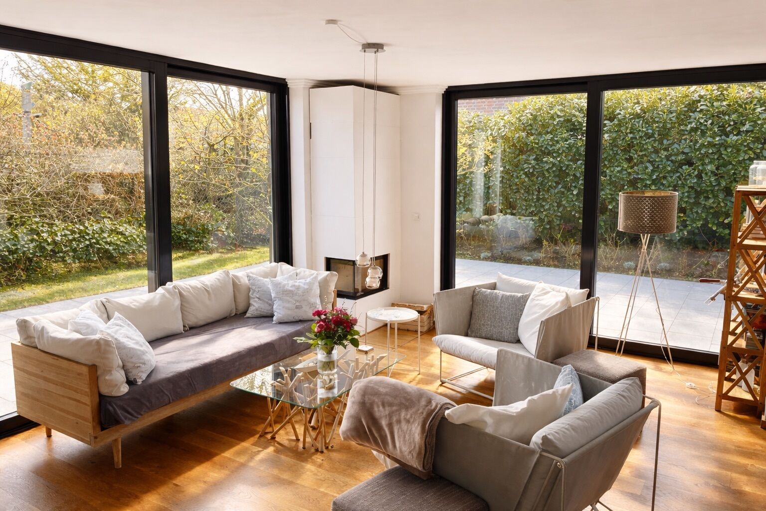 Fernseher, Kamin, Stereoanlage