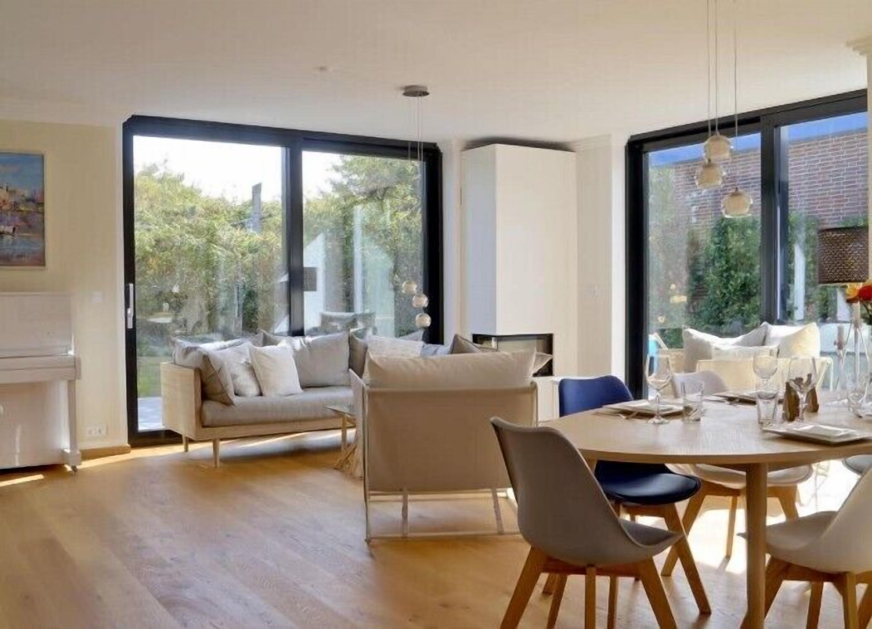 TV, fireplace, stereo